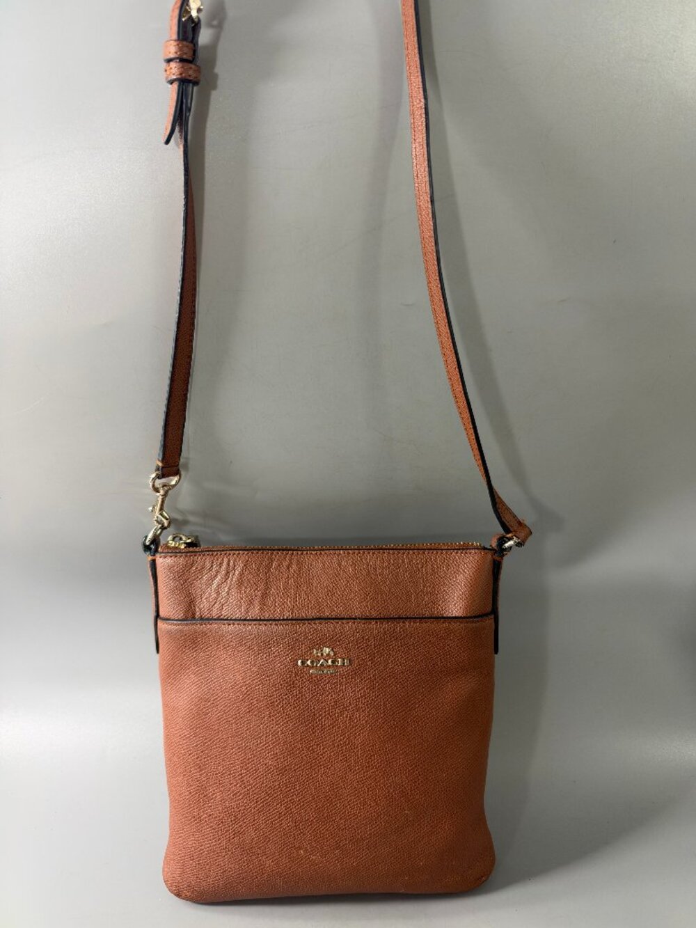 Authentic Coach 52348 Brown Leather Kitt Messenger Crossbody Bag